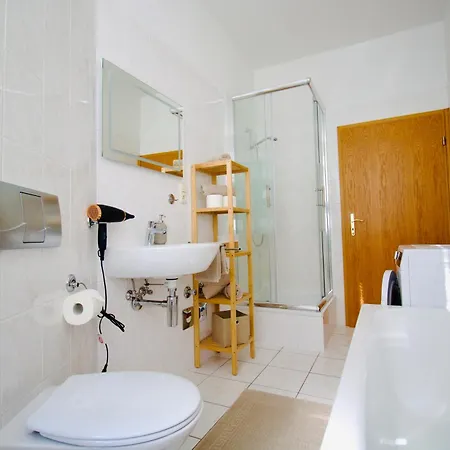 Apartment Froehlich Am Staatstheater, Zentrale Lage, Fuer Bis Zu 4 Personen, 46Qm Cottbus Exterior photo
